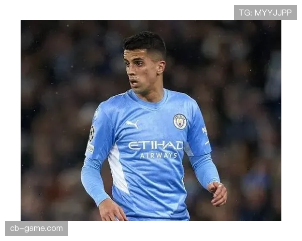 福登无球跑动与接球技巧成进攻利器，状态火热引关注